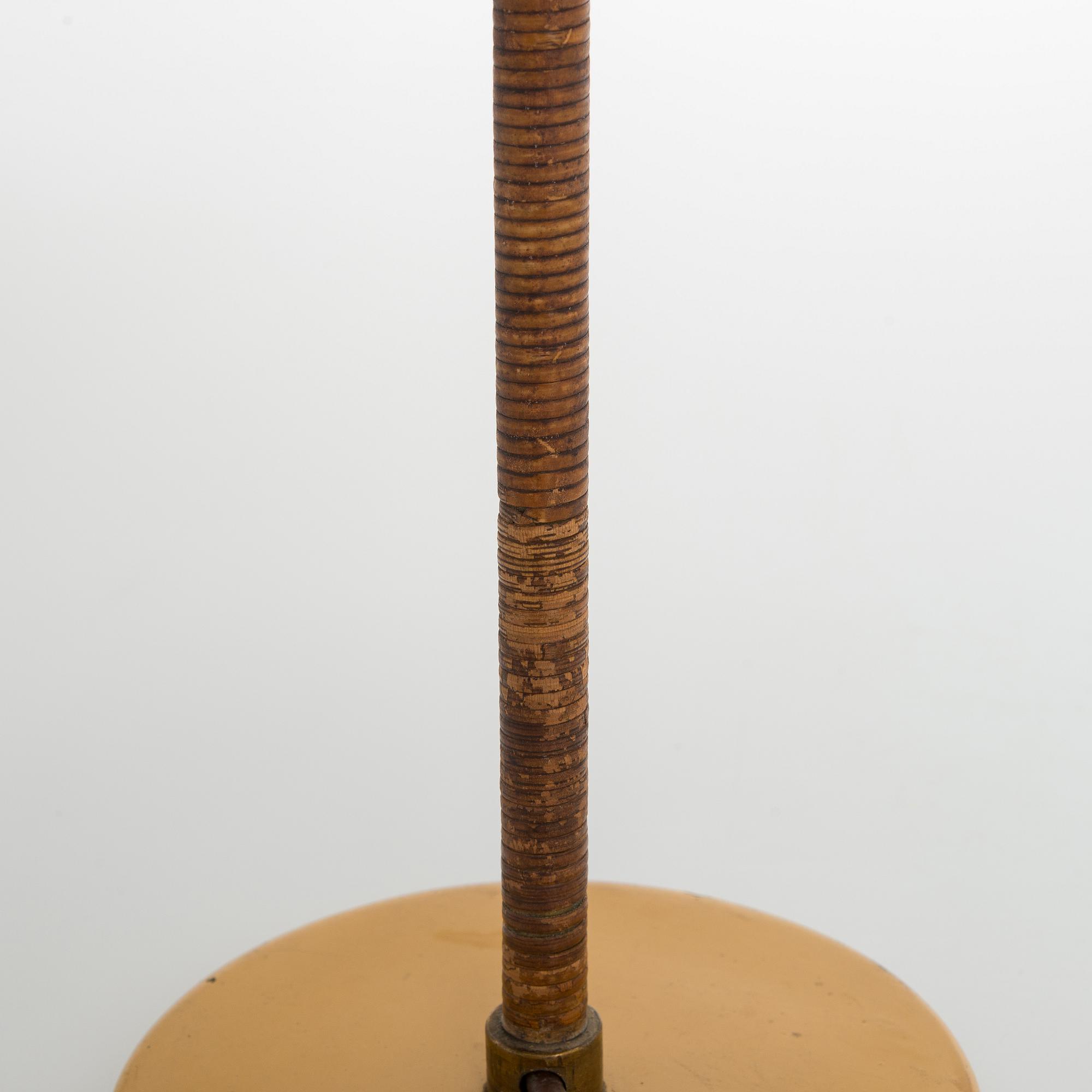 Paavo Tynell, bordslampa, beställningsarbete, Taito Oy 1938.