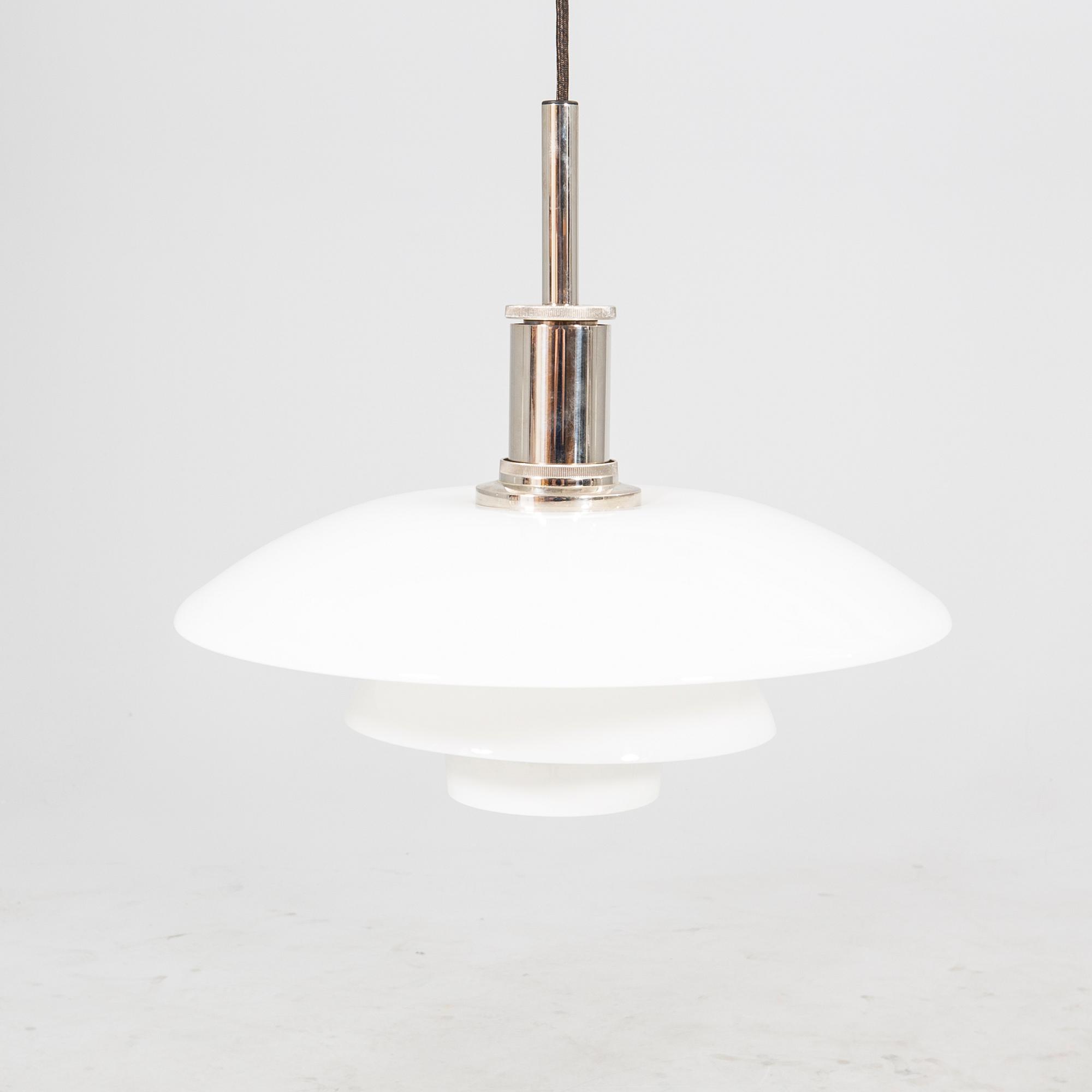 Poul Henningsen, taklampa, PH 4 1/2 för Louis Poulson, Danmark.