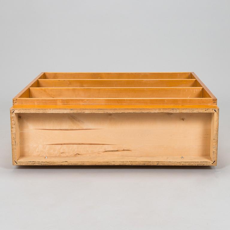 Aino Aalto, kirjahylly /kirjakaappi,  malli 408, O.Y. Huonekalu- ja Rakennustyötehdas A.B, 1950-luvun alku.