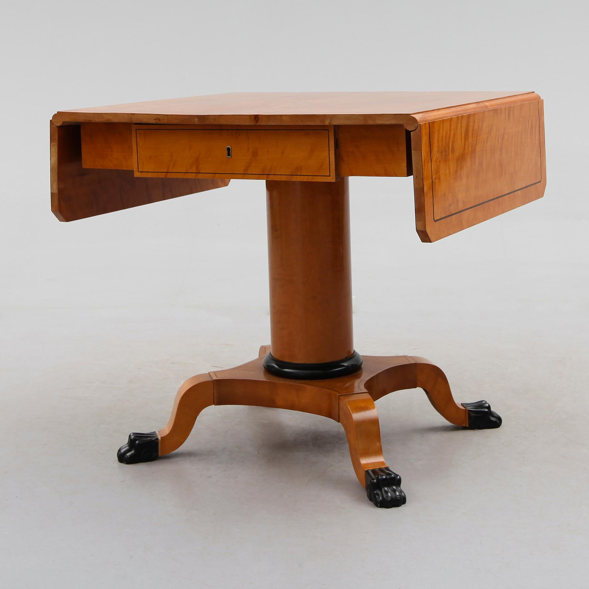 BORD, Karl Johan stil, 1900-talets första hälft.