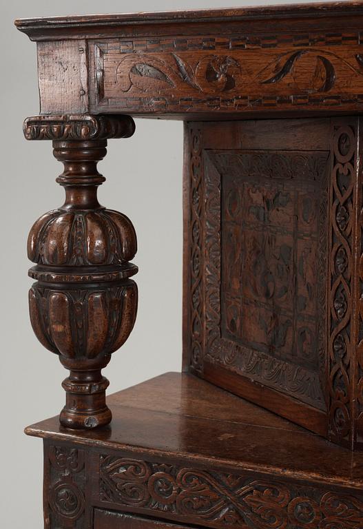 STOLPSKÄNK. England, 1600-tal.