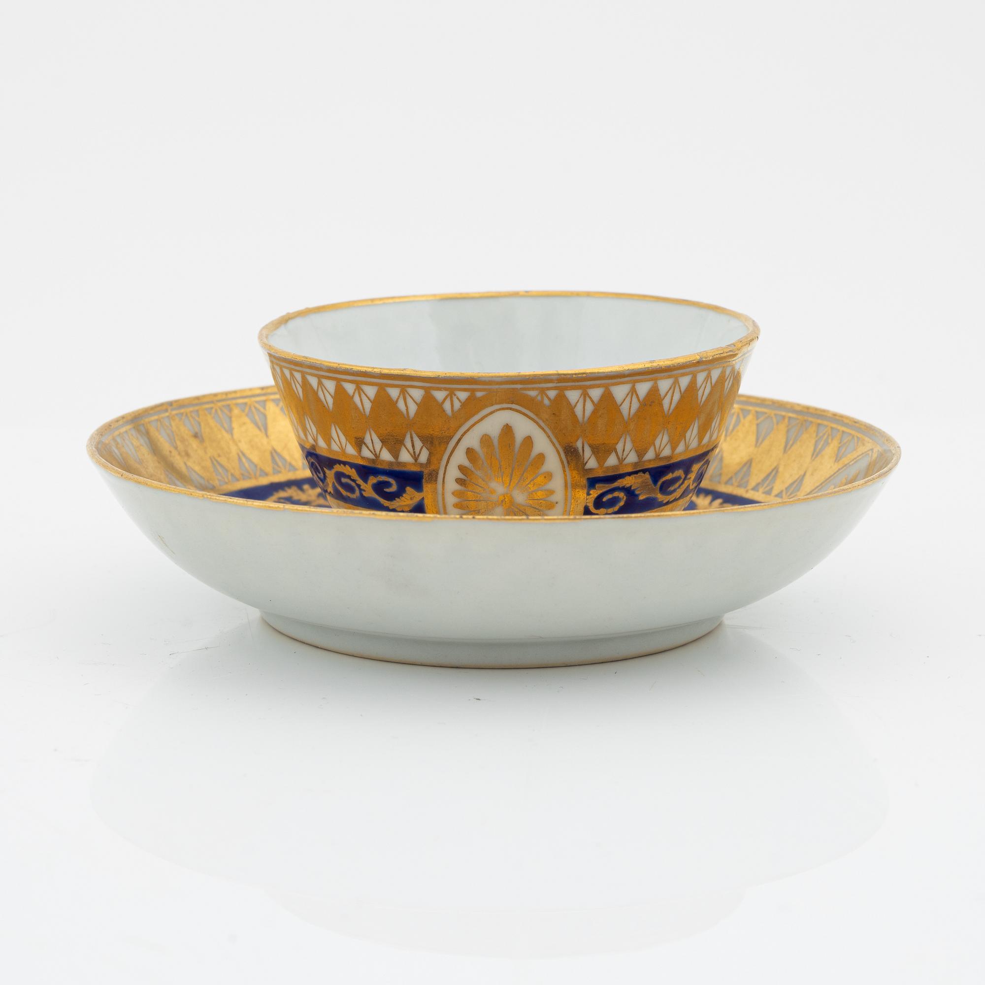 Kopp med fat, Qingdynasti, 1800-tal, samt tedosa, sen Qing dynasti, sent 1800-tal.