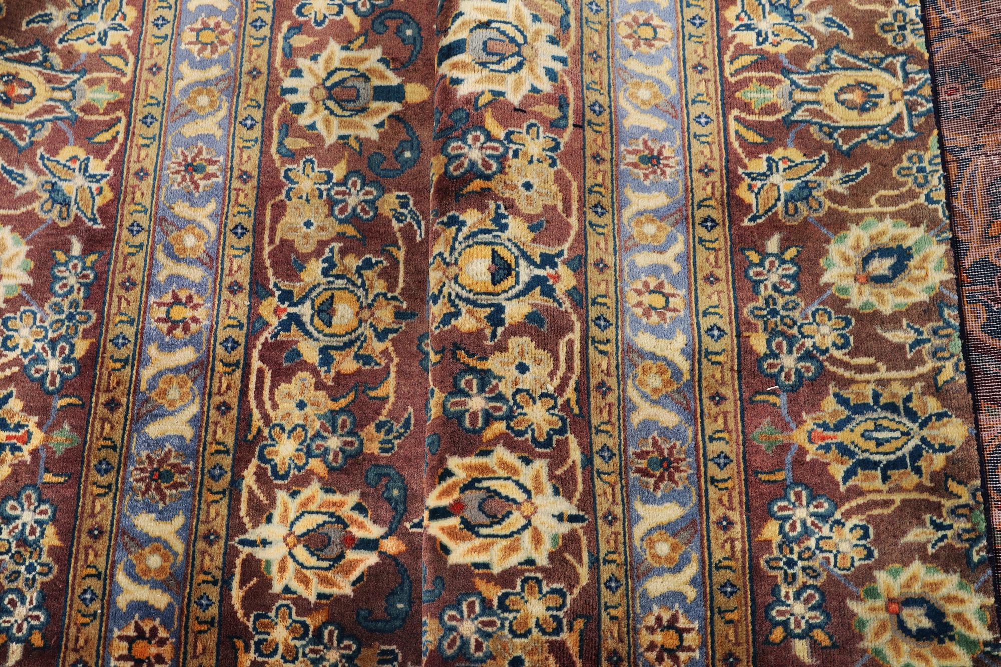 A carpet, Kashan, ca 325 x 209 cm.