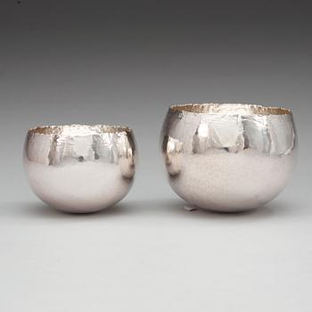 Two Rey Urban semispherical sterling bowls, Stockholm 1977.
