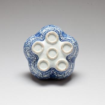 TULPANVAS, porslin. Kina, Qing-dynastin, sent 1800-tal.