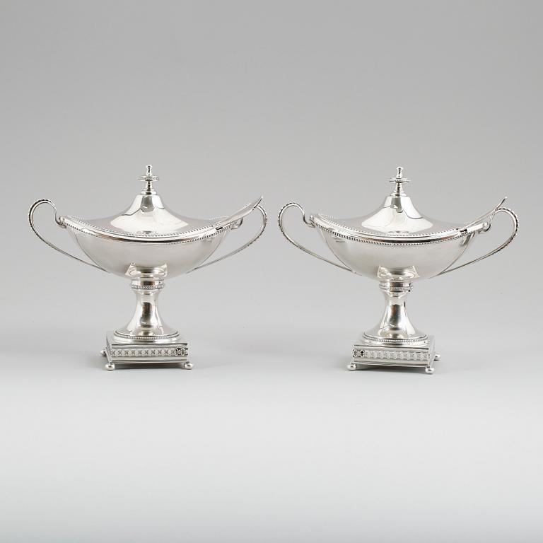 STRÖSOCKERSKÅLAR, 1 par, nysilver, AG Dufva, sekelskiftet 1900.