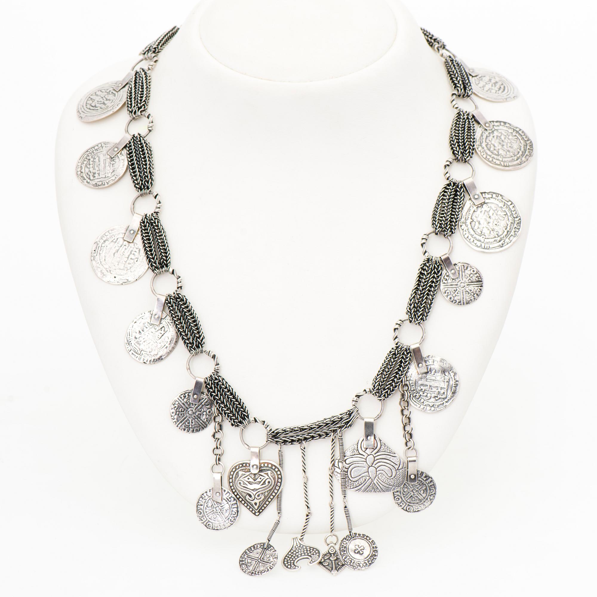 JUHLAKÄÄTY, Kalevala Koru 150-vuotta juhlakoru 1985, hopeaa.