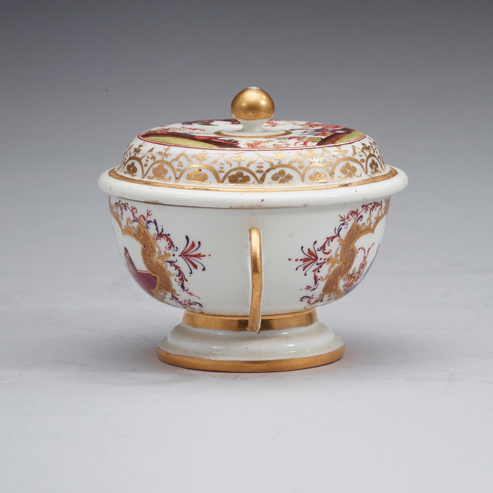 A Meissen chinoiserie equelle with cover and stand, 1725-30.