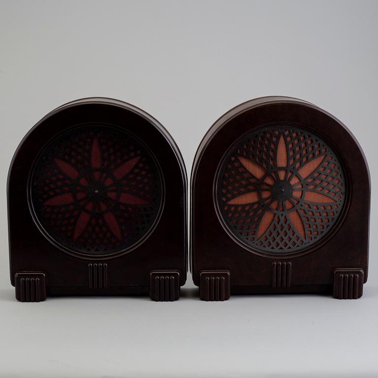 a radio with two speakers from Philips, 1930's.