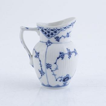 Royal Copenhagen, coffee and tea service, porcelain, "Musselmalet", half-lace, 38 pieces. Denmark.