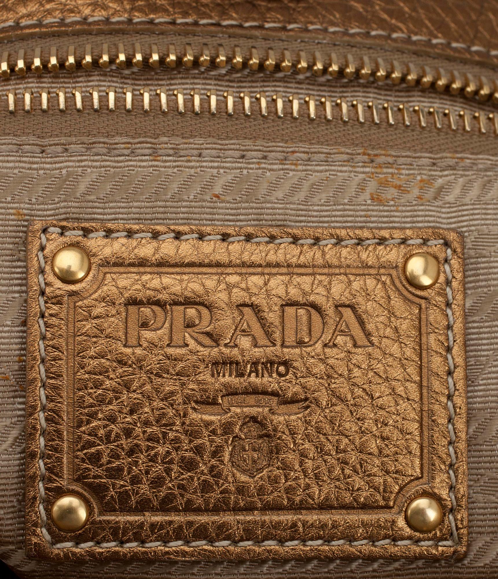 VÄSKA, Prada.