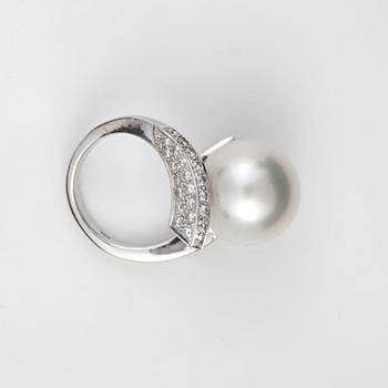 A cultured South sea pearl and brilliant-cut diamond ring. Total carat weight of diamonds circa 1.50 cts.