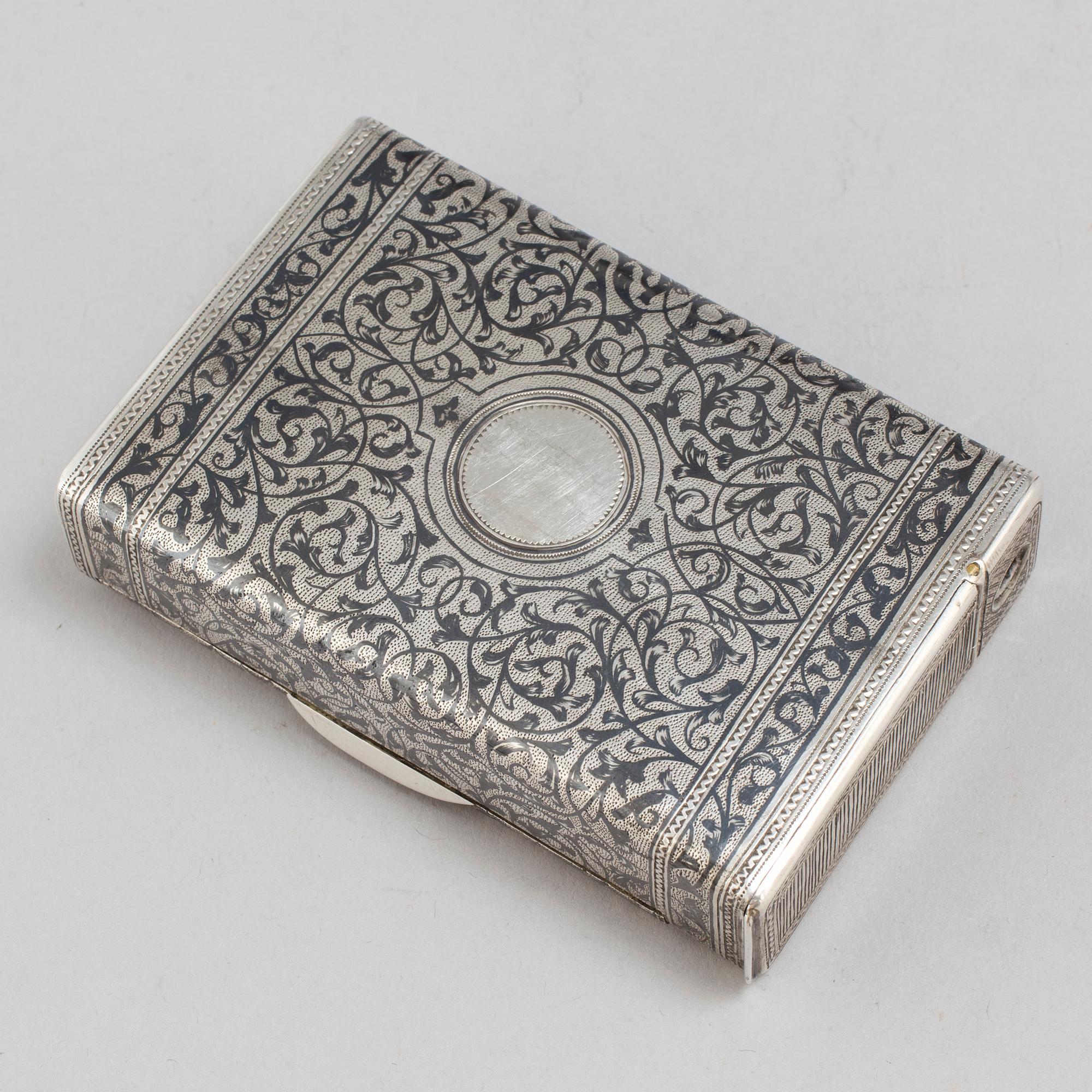 A parcel gilt silver case with niello, assaymaster Anatolij Artsybashev, Moscow 1889.