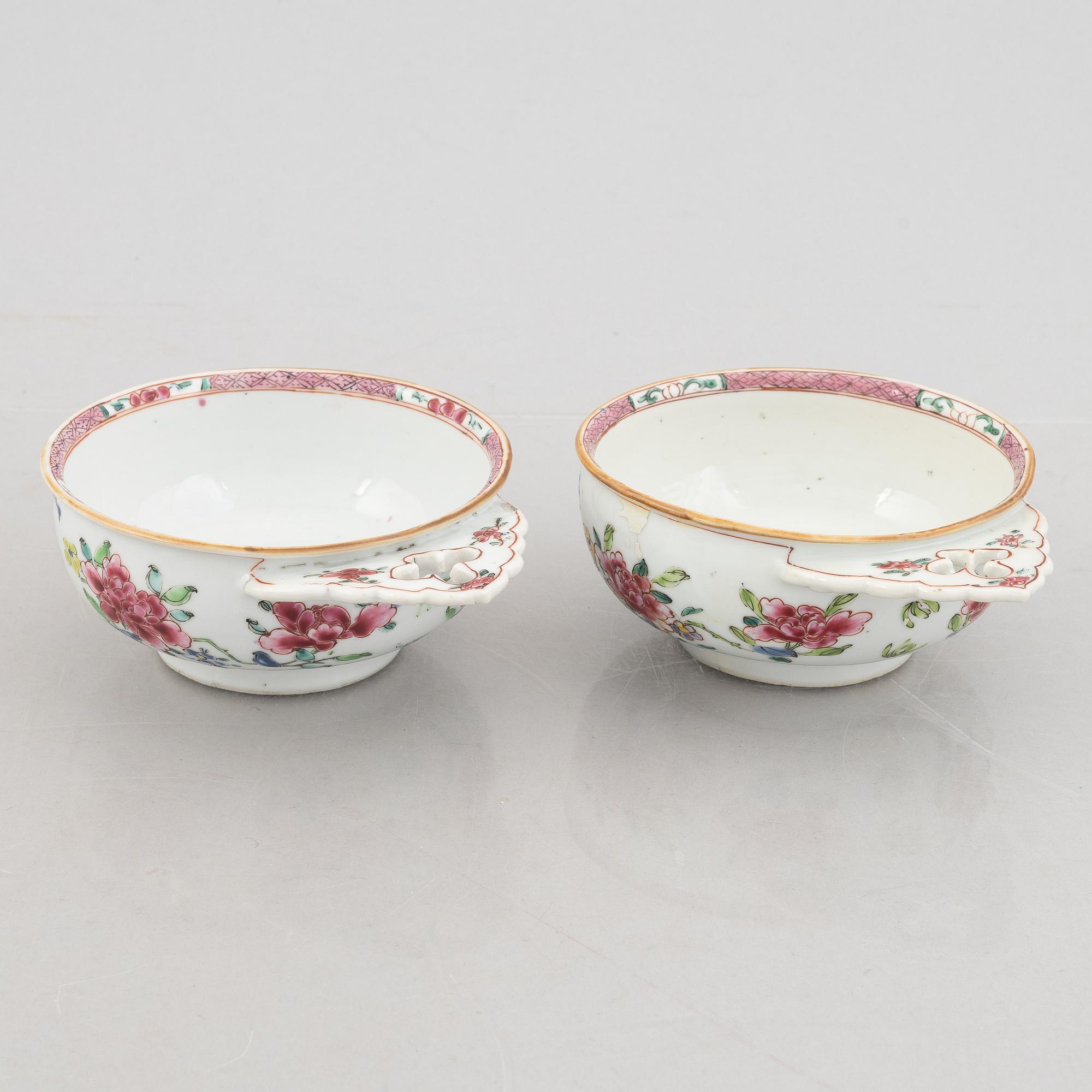 A pair of Famille Rose porcelain cups, China, Qing dynasty, Qianlong (1736-95).