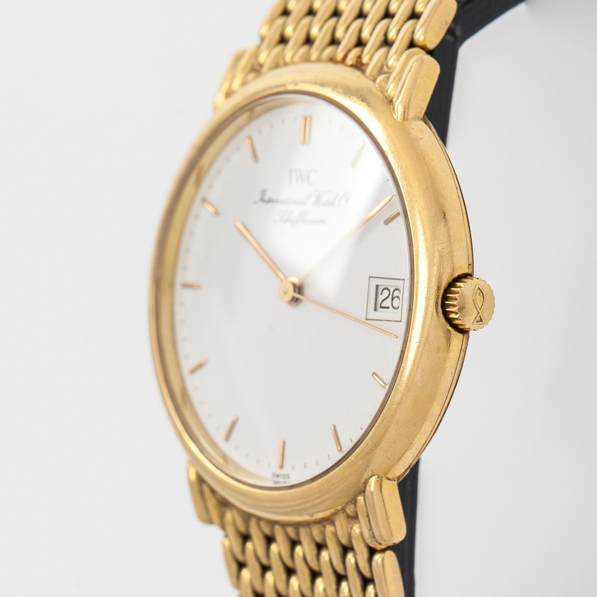 IWC (International Watch Co.), 31 mm, 18K gold, quartz.