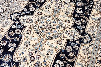 Matta, Nain, Ca 300 x 200 cm.