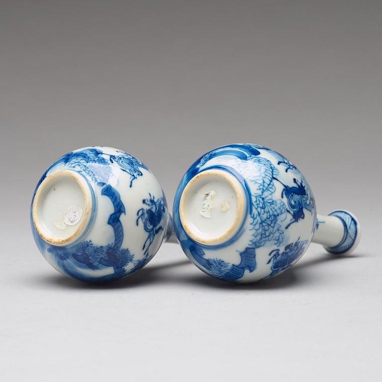 A pair of blue and white pear shaped vases, Qing dynasty, Kangxi (1662-1722).