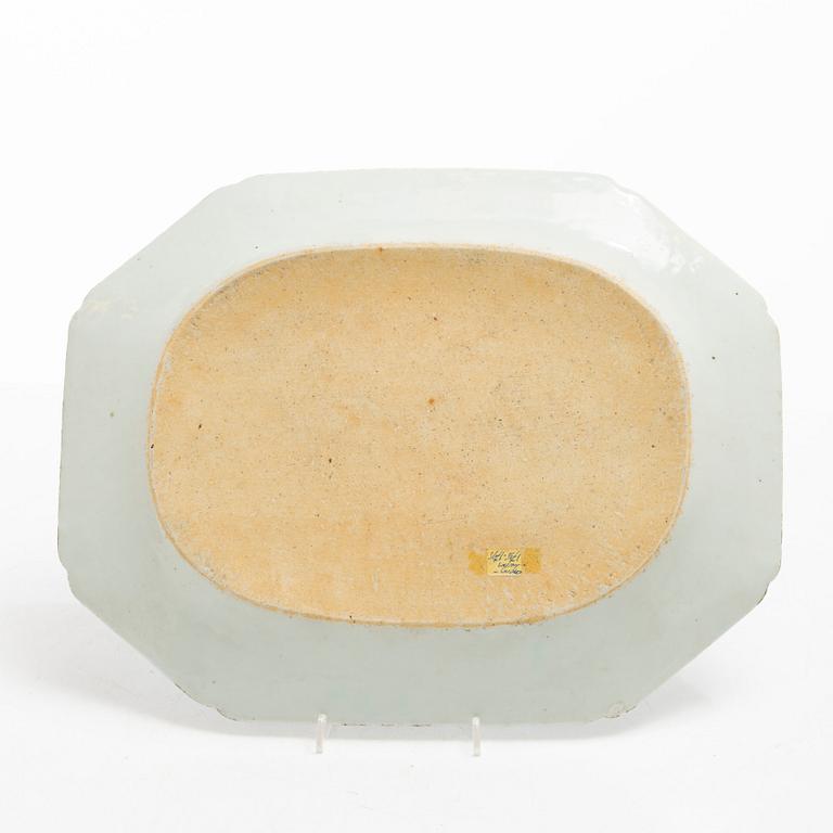 Stekfat, kompaniporslin. Qingdynastin, Qianlong (1736-95).