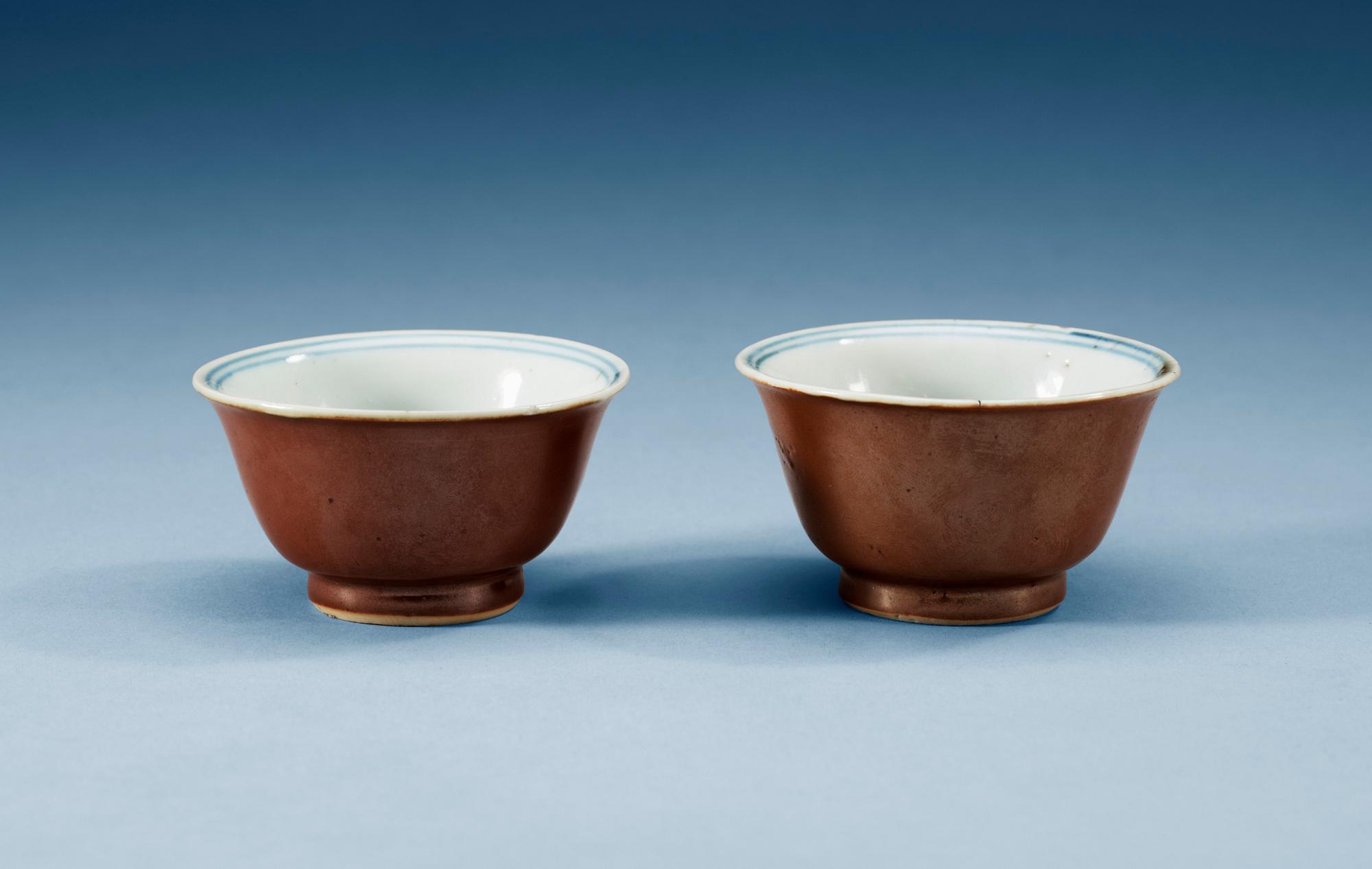 KOPPAR, två stycken, kompaniporslin. Qing dynastin, 1700-talets första hälft.