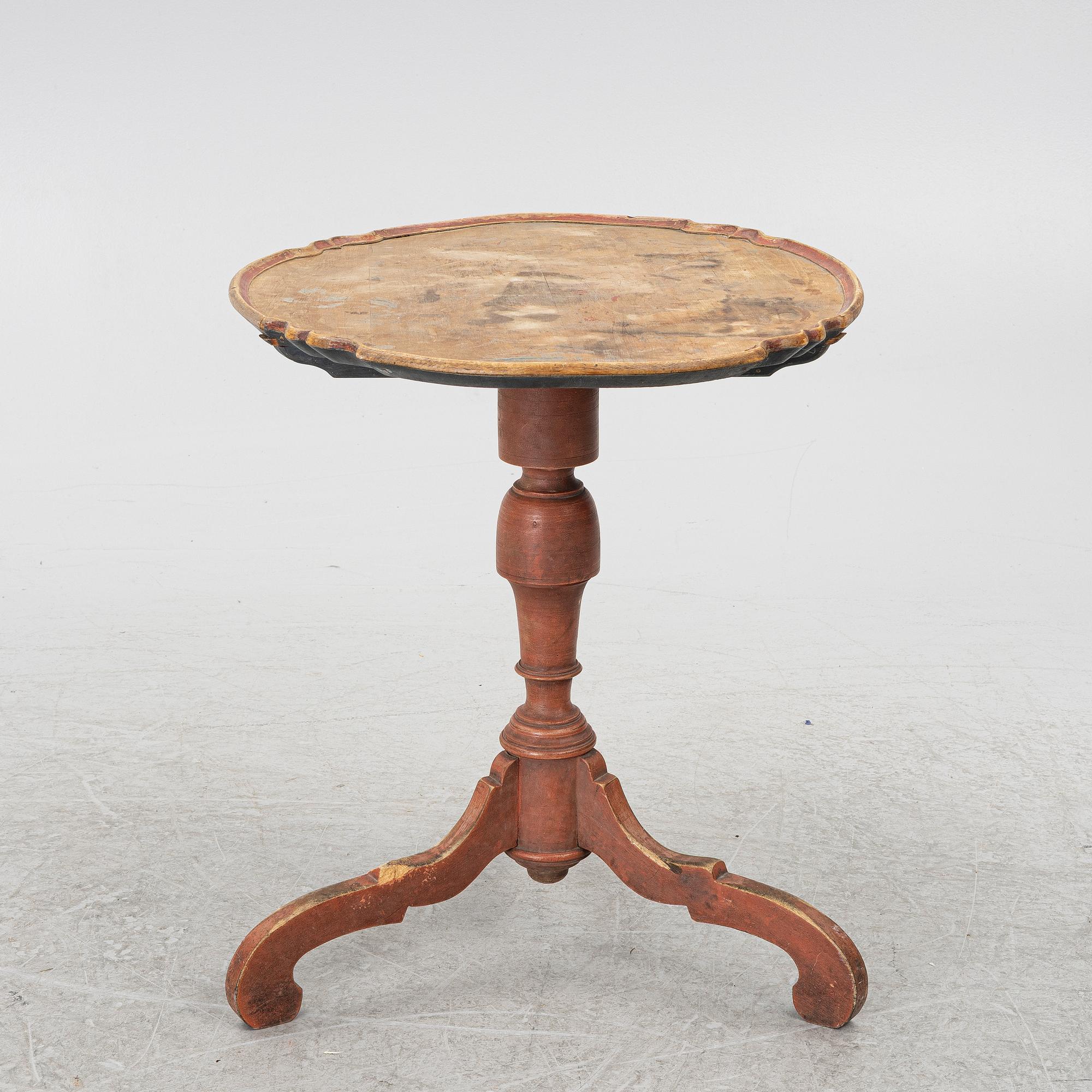 A folding table, 19th century.