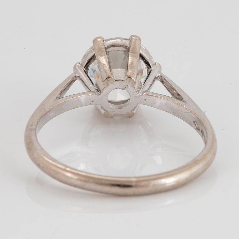 An 18K white gold ring set with a round brilliant-cut diamond 2.08 cts E vvs1.