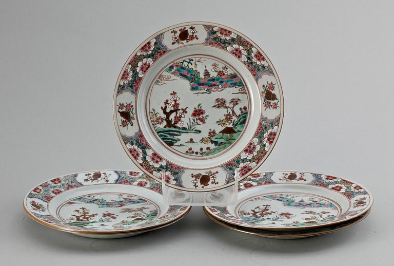 TALLRIKAR, 5 st porslin. Qingdynastin, Qianlong 1736-95.