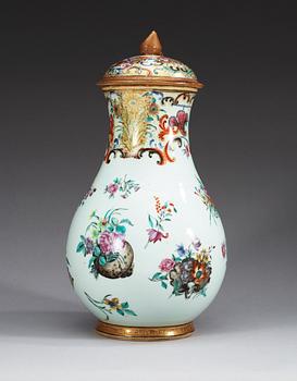 A large famille rose ewer with cover, Qing dynasty, Qianlong (1736-95).