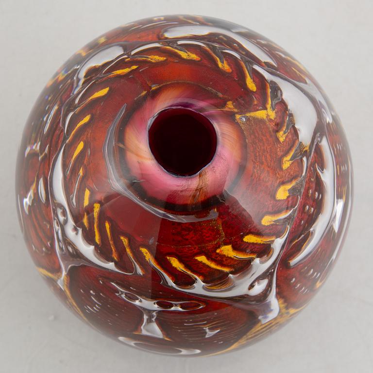 Jan-Erik Ritzman, an 'ariel' glass vase, Transjö, Sweden 2004.