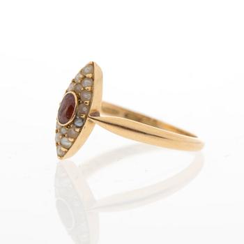 SORMUS, viistehiottu granaatti, helmet, 18K kultaa. Suomen Kultaseppä, Turku.