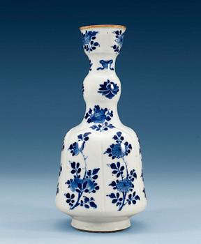 A blue and white bottle flask, Qing dynasty, Kangxi (1662-1722).