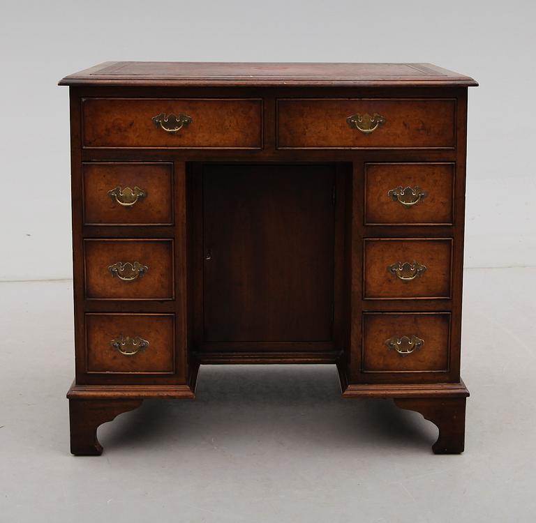 SKRIVBORD, England, omkring år 1900.