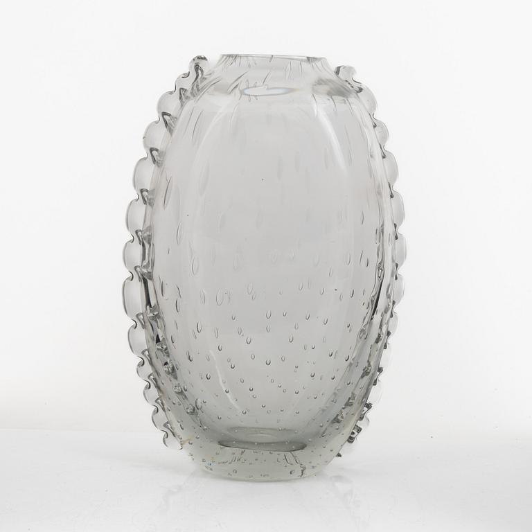 Willem de Moor, a glass vase, Flygsfors glasbruk, Sweden, dated 1940.