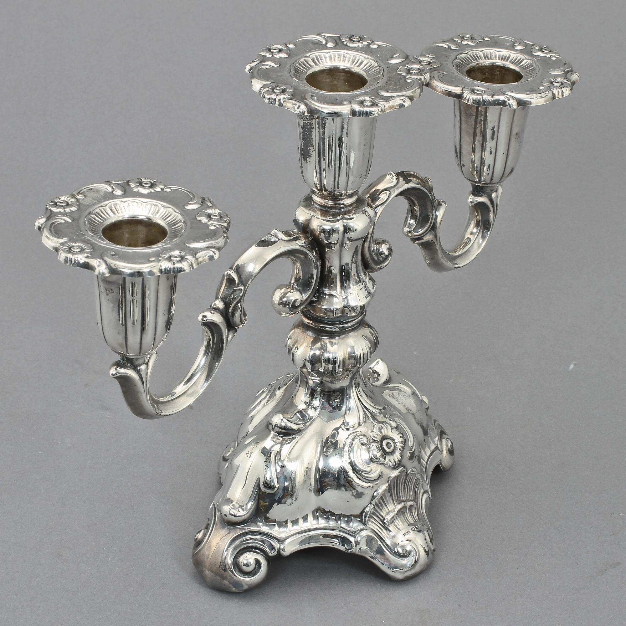 KANDELABER samt LJUSSTAKAR, ett par, CGH samt GAB, Stockholm, 1939 samt 1964. Tot vikt 785 g.