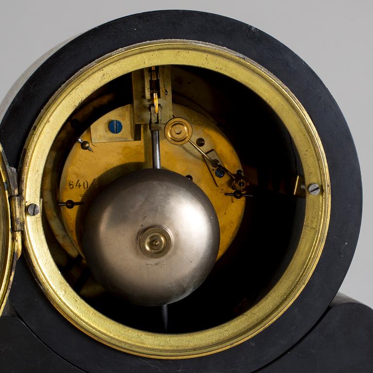 BORDSPENDYL, Japy Freres & Cie, Paris, sent 1800-tal.
