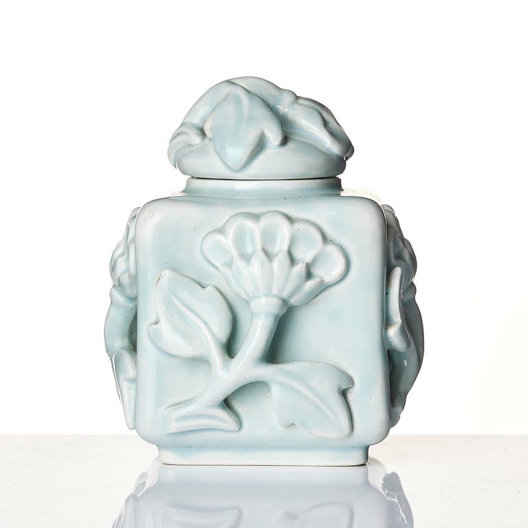 Wilhelm Kåge, a glazed ceramic tea caddy with cover, Gustavsberg, 1925.