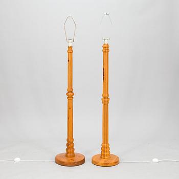 Golvlampor, 2 st, furu, 1960/70-tal.