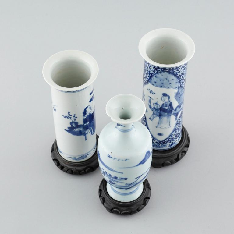 Four pieces of chinese porcelain, 18th and 19th/early 20th century.