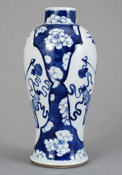 VAS, porslin, Kangxi-stil, Kina, 1900-tal.