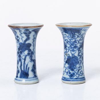 Miniatyrer, fem stycken, porslin. Qingdynastin, 1700-tal.