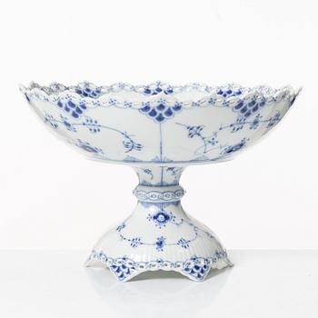 Royal Copenhagen, Bowl on foot, "Musselmalet Helblonde", Denmark, 1979-83.