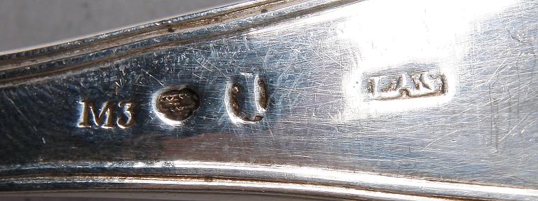 PARTI SILVERBESTICK, 28 st, olika modeller bla "Gammal svensk", mest 1900-tal.