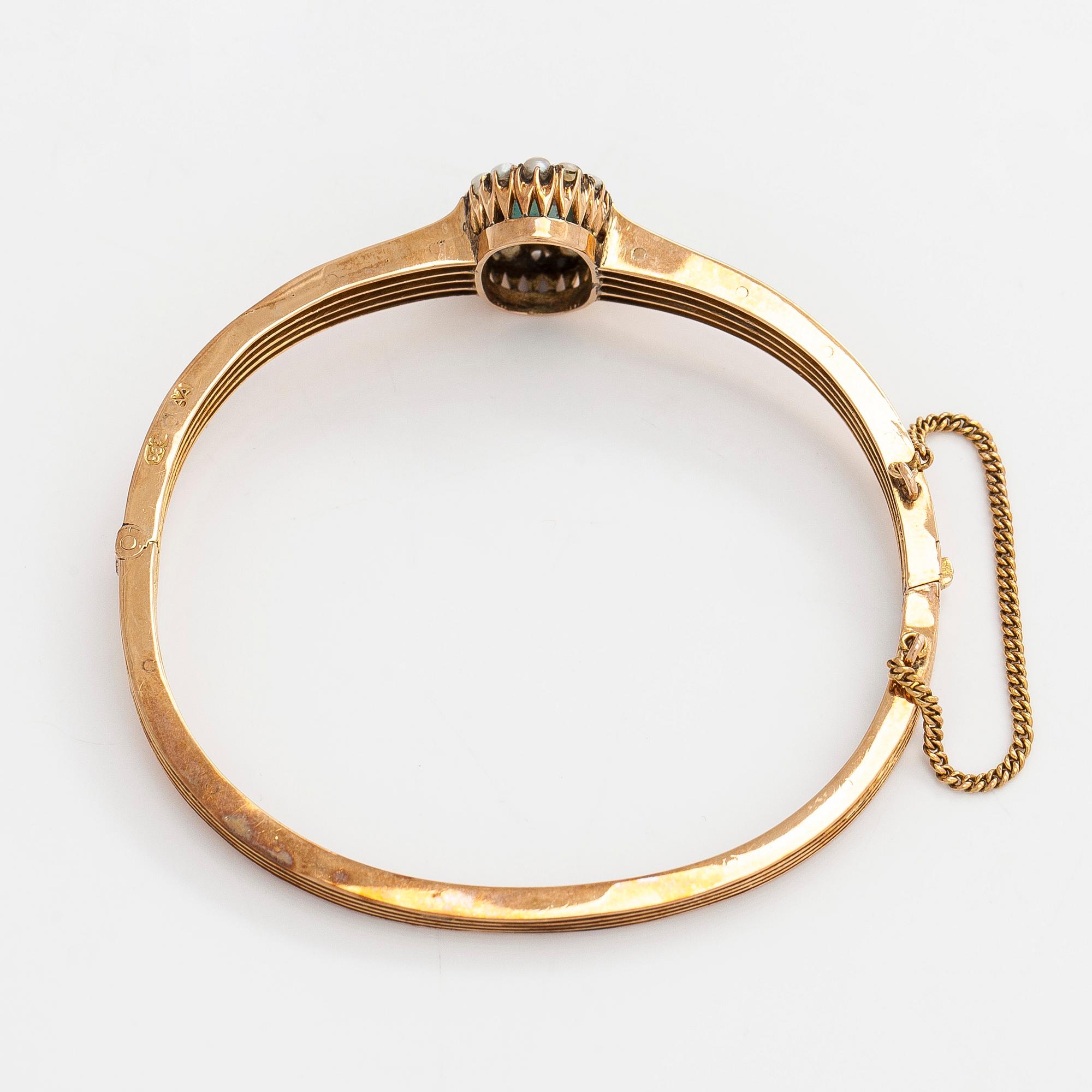 Armring, 14K (56) guld med cabochonslipad turkos och pärlor, Moskva, sent 1800-tal.