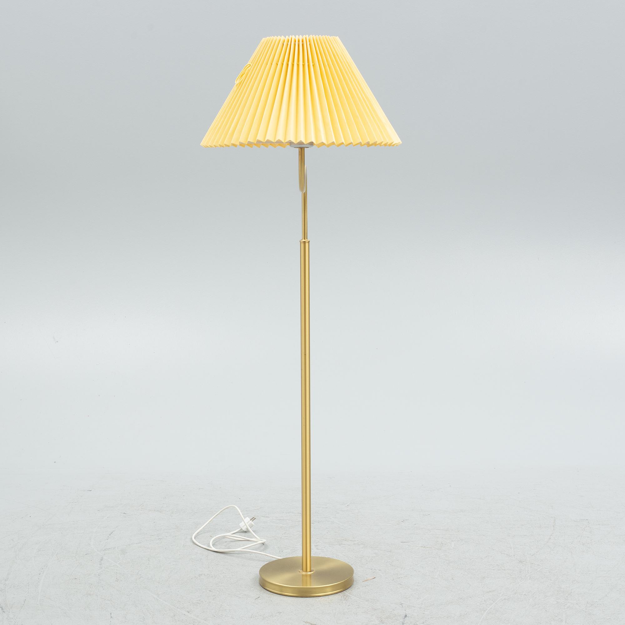 Josef Frank, golvlampa, modell nr 2368, Firma Svenskt Tenn.