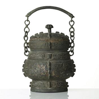 An archaistic bronze vessel with cover, presumably Ming dynasty (1368-1644).