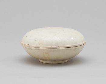 A white box with cover, Song (960-1279).