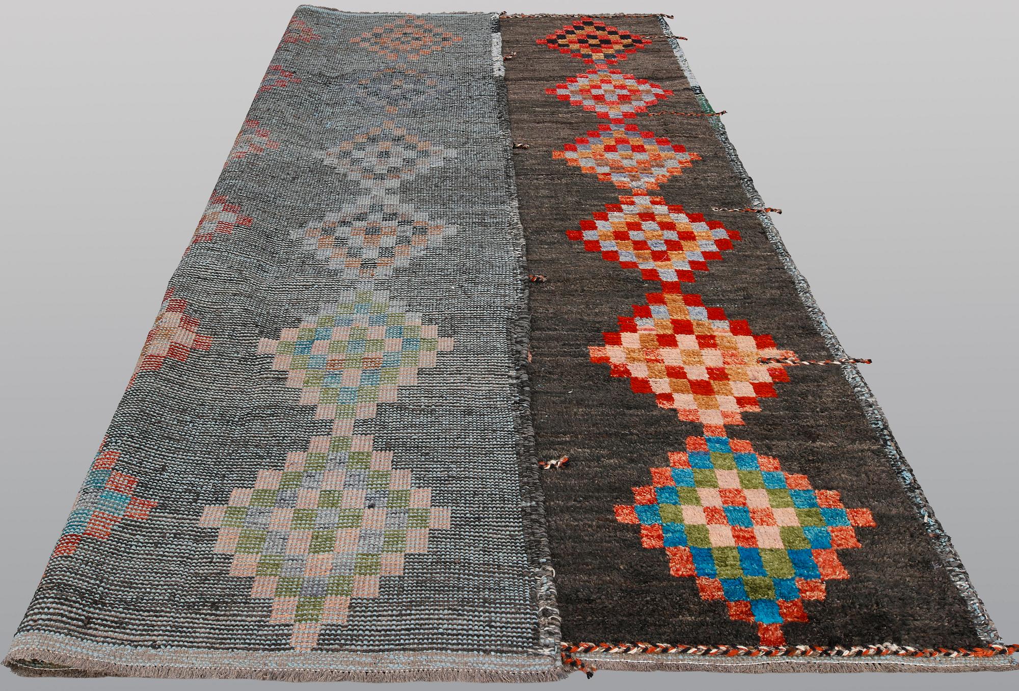 An oriental carpet, ca 295 x 247 cm.