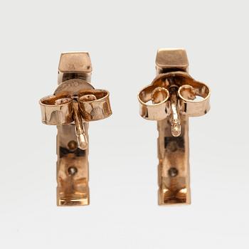 Korvakorut, 14K kultaa ja briljanttihiottuja timantteja.