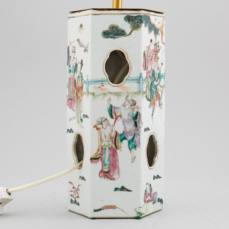 A famille rose table lamp made out of a lantern, and a teapot, dish and jar, late Qing dynasty.
