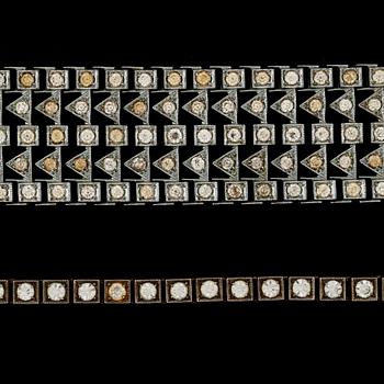 HALSBAND, sk Rivière, silver och paste, och ARMBAND, försilvrad mässing och paste. 1900-talets första hälft.
