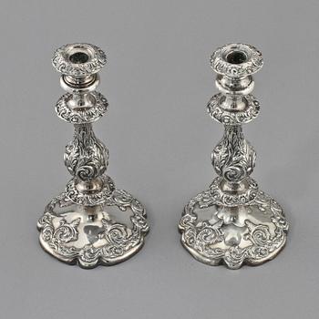 LJUSSTAKAR, ett par, nysilver, omkring 1900.
